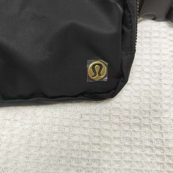 Lululemon Everywhere Belt Bag - Picture 4 of 5